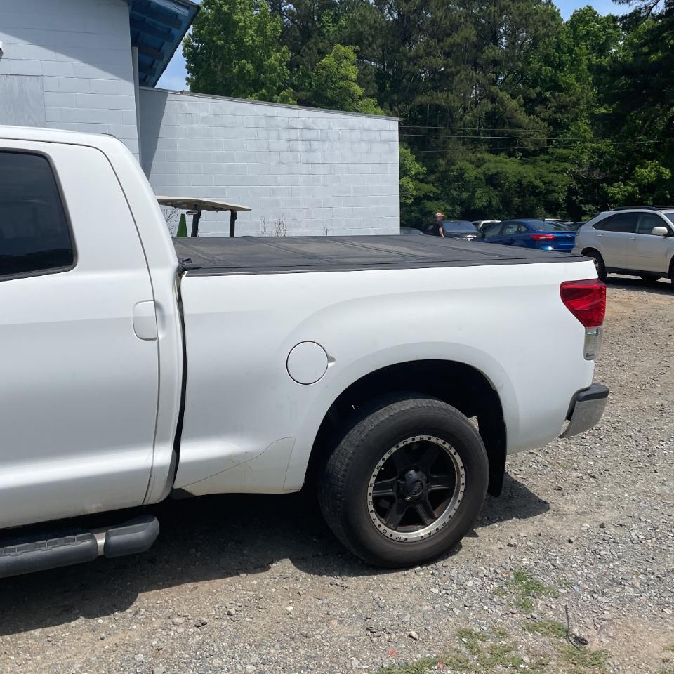 Toyota Tundra 4WD Truck Dbl 5.7L V8 6-Spd AT (Natl) 2010