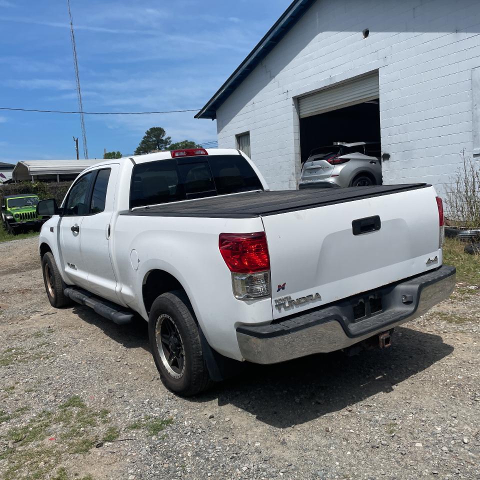 Toyota Tundra 4WD Truck Dbl 5.7L V8 6-Spd AT (Natl) 2010