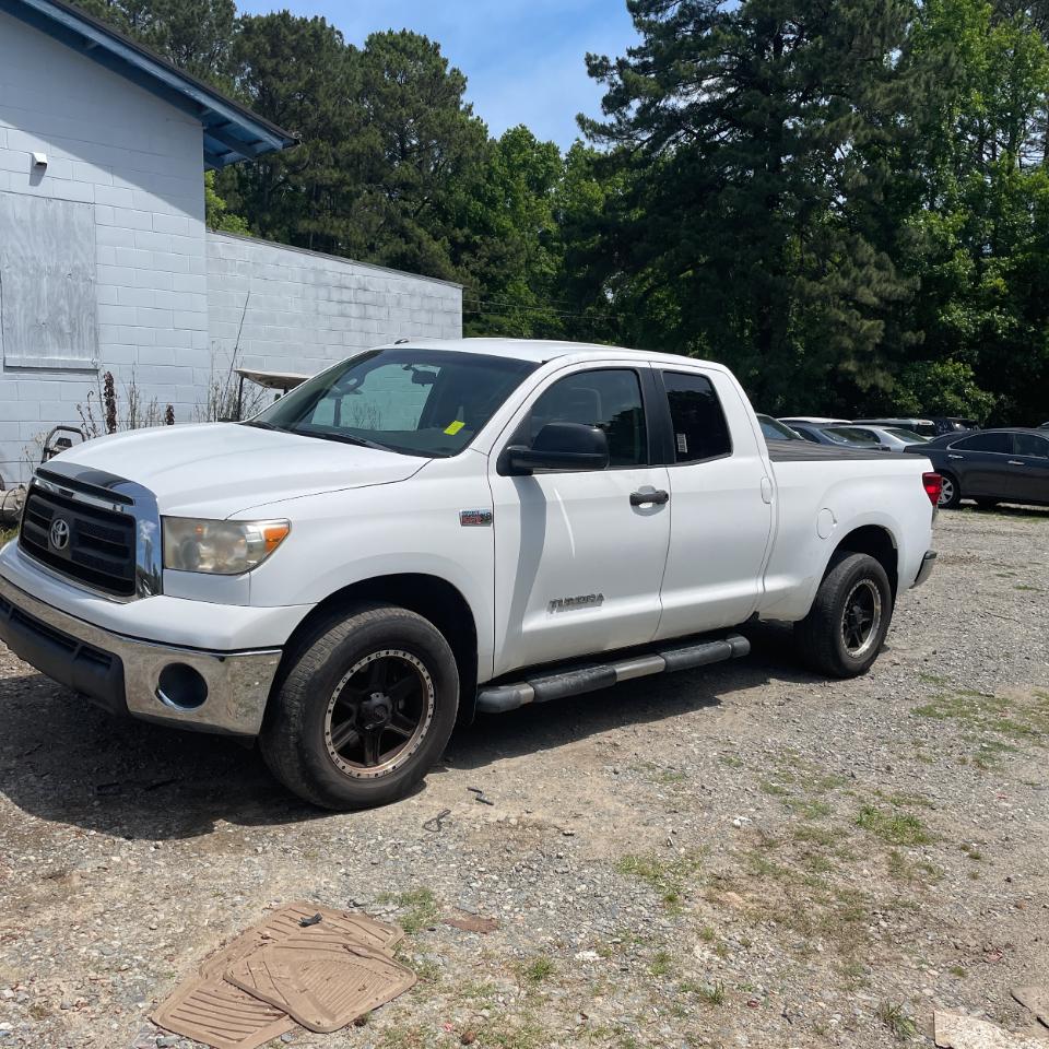 Toyota Tundra 4WD Truck Dbl 5.7L V8 6-Spd AT (Natl) 2010
