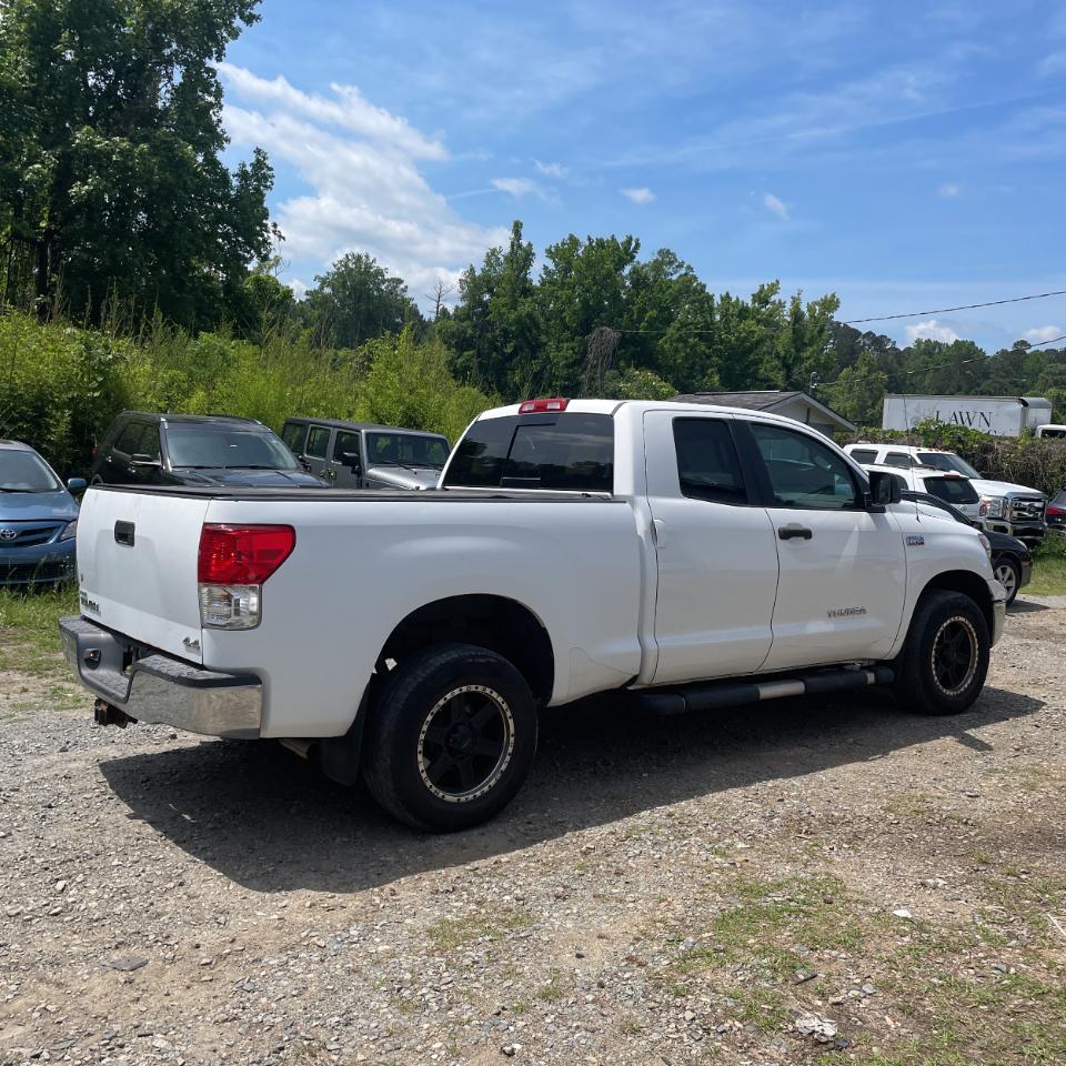 Toyota Tundra 4WD Truck Dbl 5.7L V8 6-Spd AT (Natl) 2010