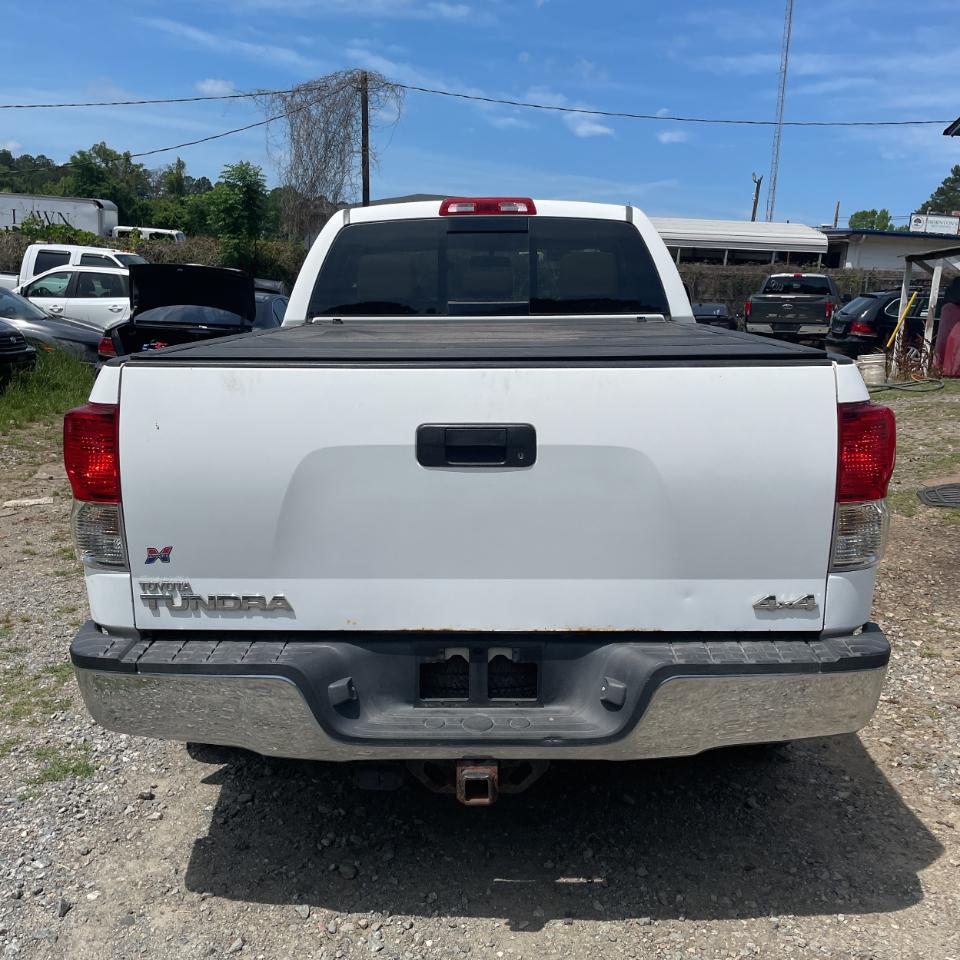 Toyota Tundra 4WD Truck Dbl 5.7L V8 6-Spd AT (Natl) 2010