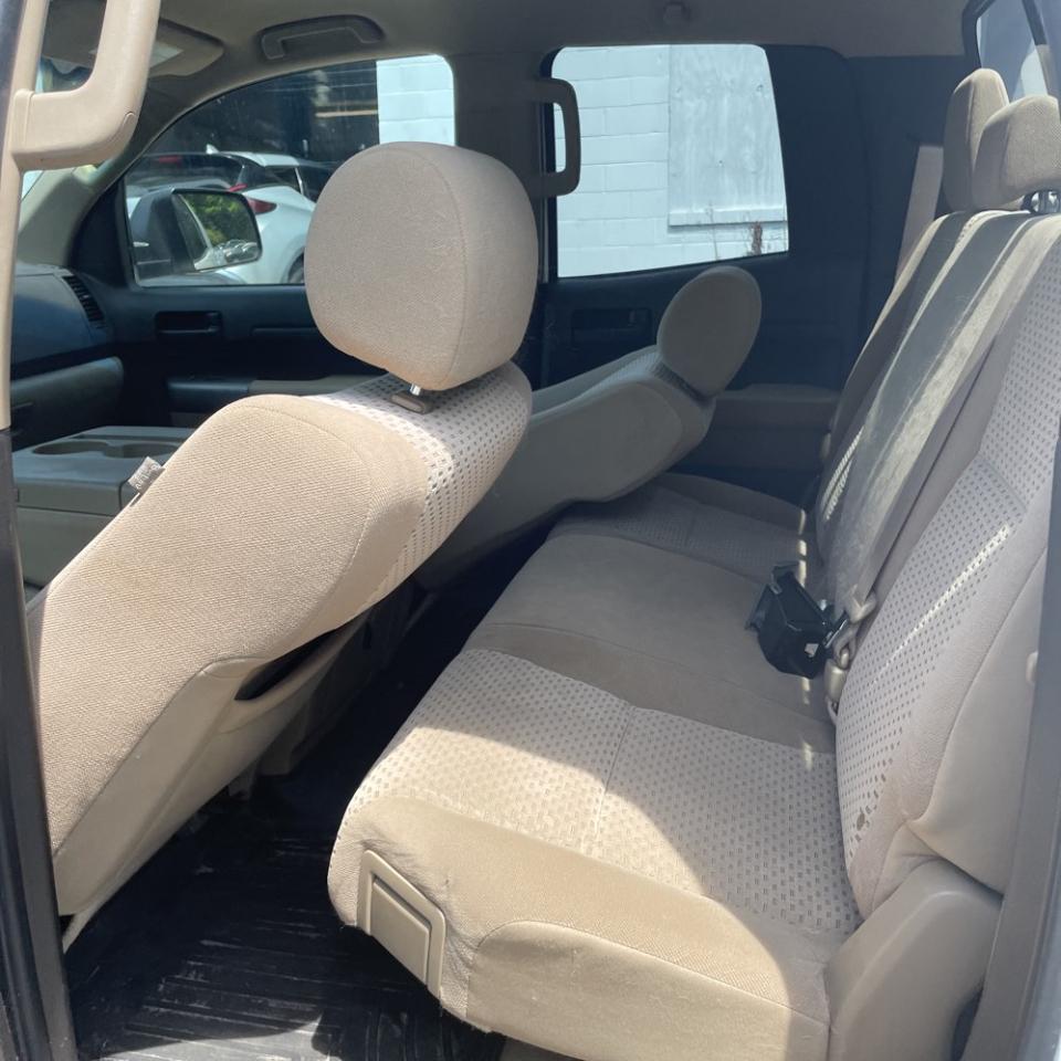 Toyota Tundra 4WD Truck Dbl 5.7L V8 6-Spd AT (Natl) 2010