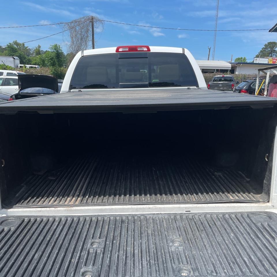 Toyota Tundra 4WD Truck Dbl 5.7L V8 6-Spd AT (Natl) 2010