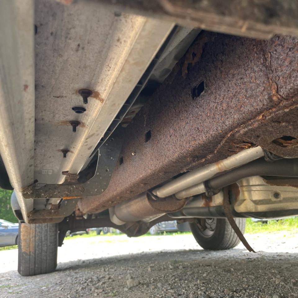 Toyota Tundra 4WD Truck Dbl 5.7L V8 6-Spd AT (Natl) 2010