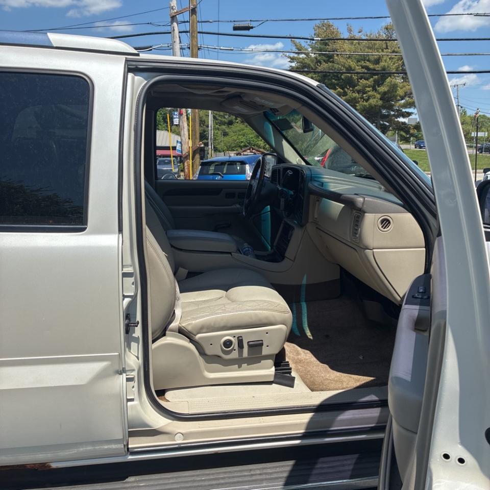 Cadillac Escalade 4dr AWD 2003