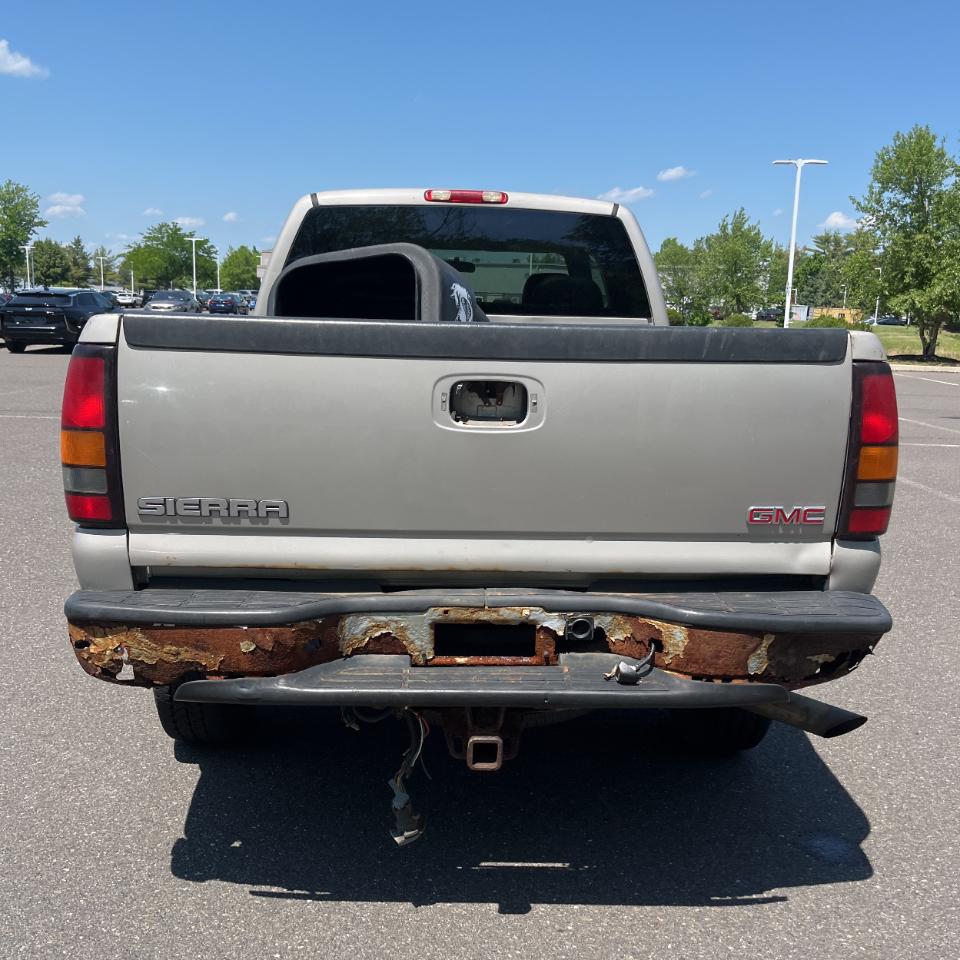 GMC Sierra 2500HD Classic 4WD Ext Cab 143.5" Work Truck 2007