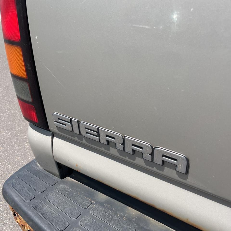 GMC Sierra 2500HD Classic 4WD Ext Cab 143.5" Work Truck 2007