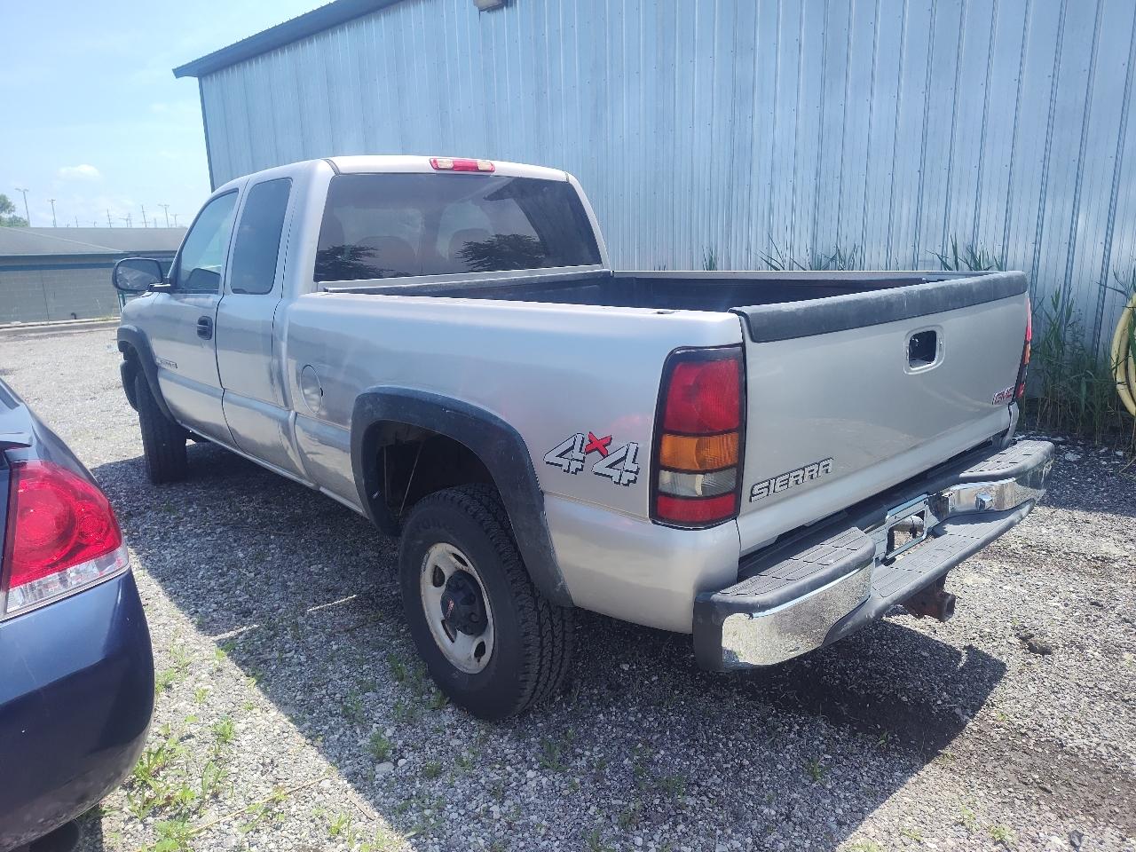 GMC Sierra 2500HD Classic 4WD Ext Cab 143.5" Work Truck 2007