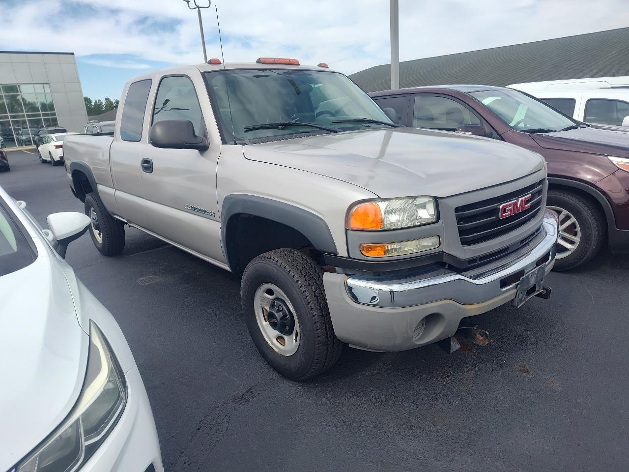GMC Sierra 2500HD Classic 4WD Ext Cab 143.5" Work Truck 2007