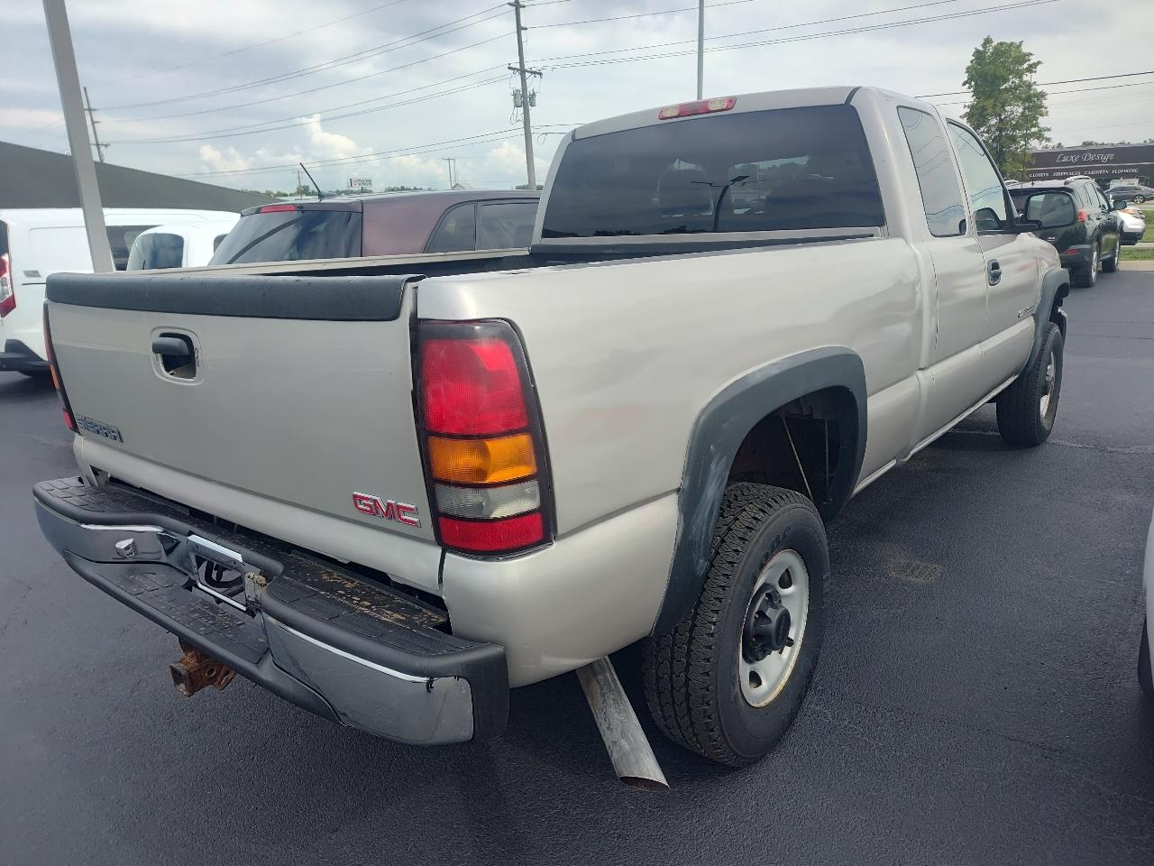 GMC Sierra 2500HD Classic 4WD Ext Cab 143.5" Work Truck 2007
