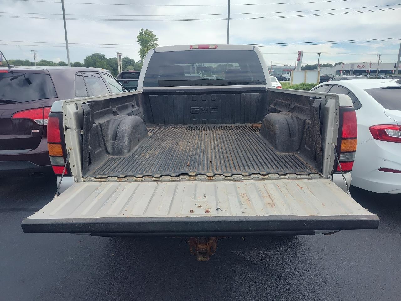 GMC Sierra 2500HD Classic 4WD Ext Cab 143.5" Work Truck 2007