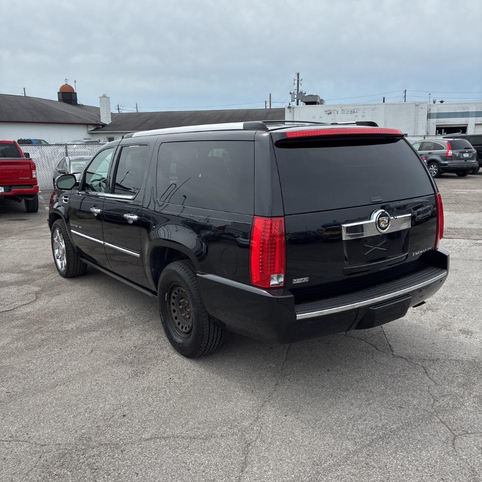 Cadillac Escalade ESV AWD 4dr Luxury 2012