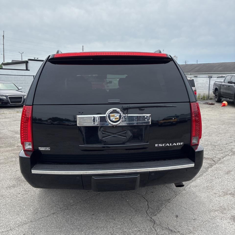 Cadillac Escalade ESV AWD 4dr Luxury 2012