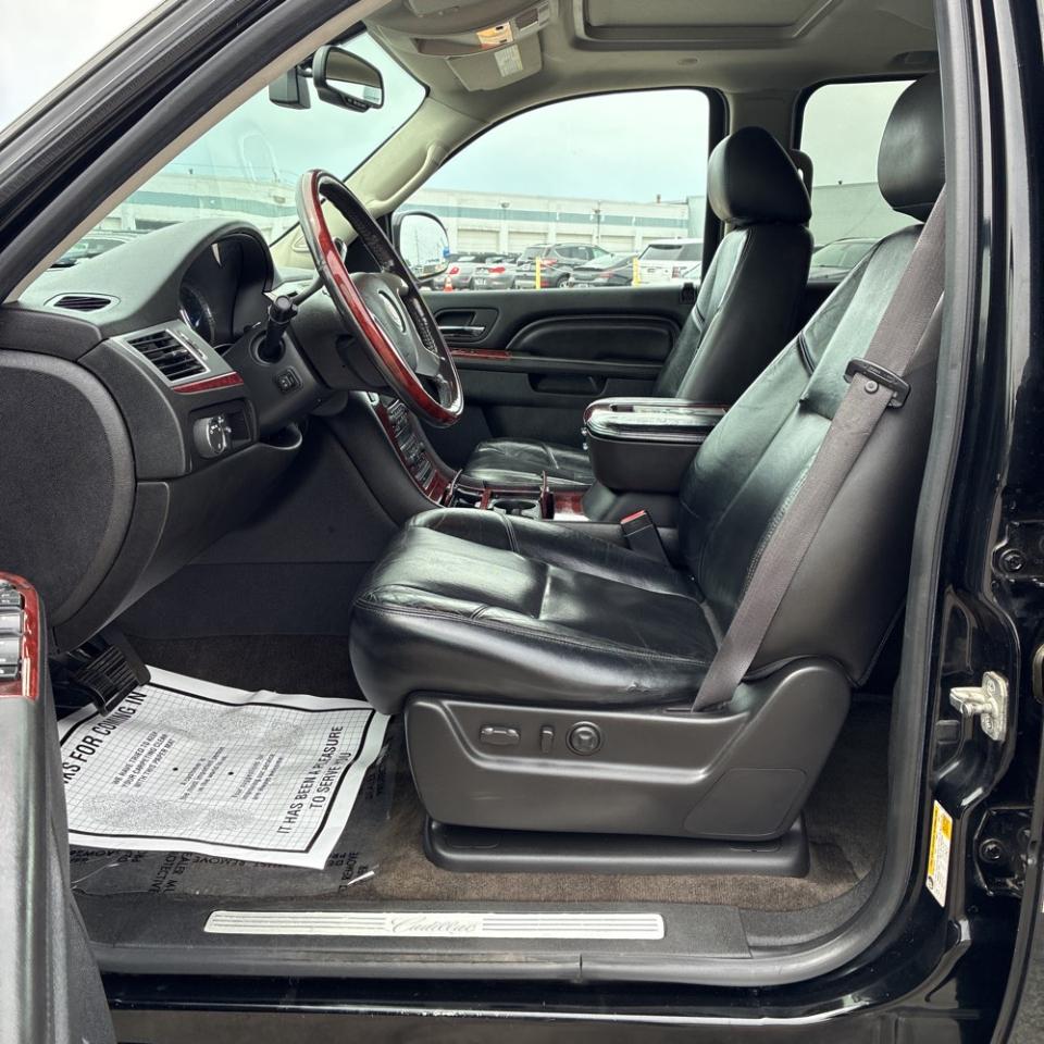 Cadillac Escalade ESV AWD 4dr Luxury 2012