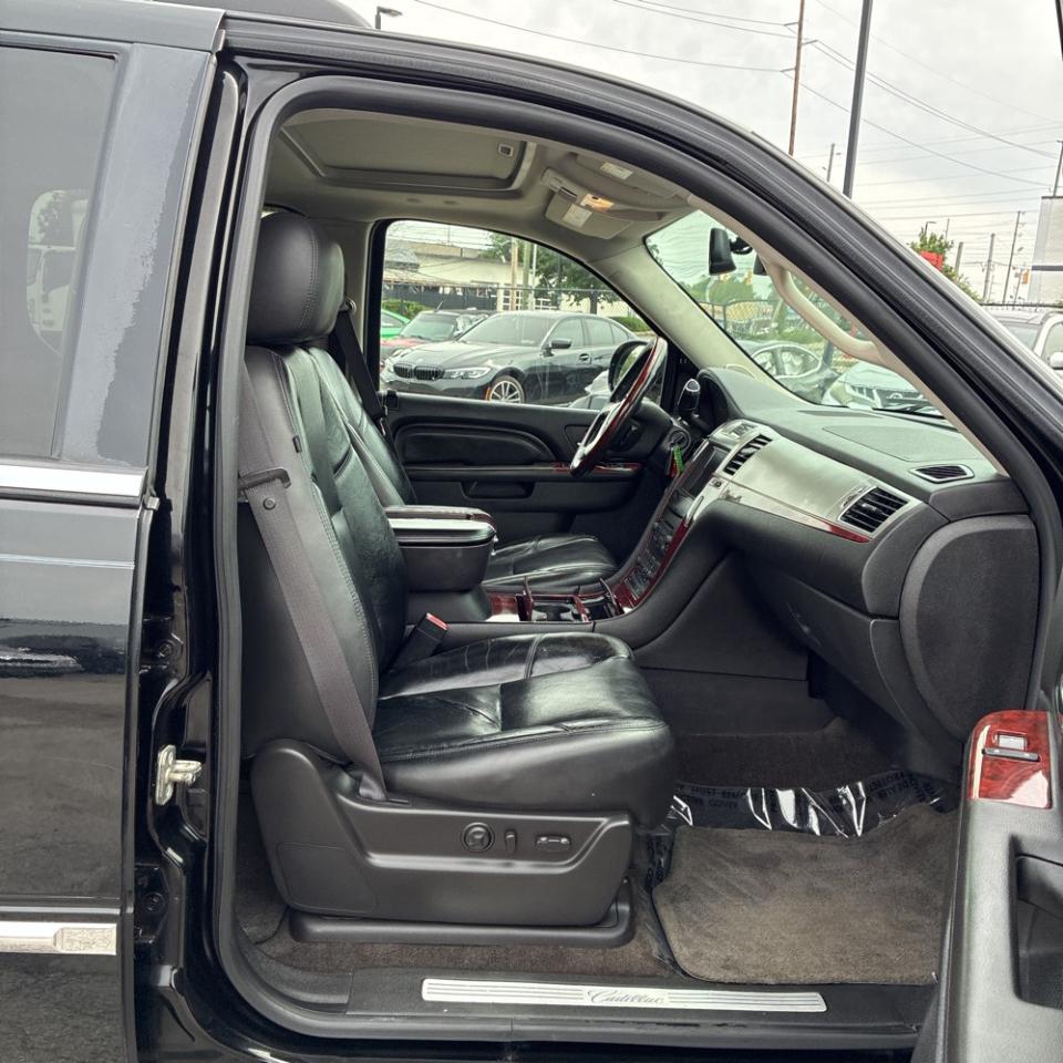 Cadillac Escalade ESV AWD 4dr Luxury 2012