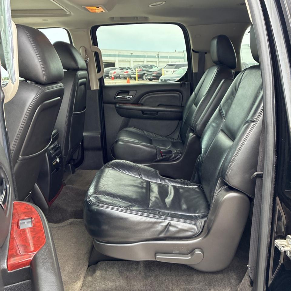 Cadillac Escalade ESV AWD 4dr Luxury 2012