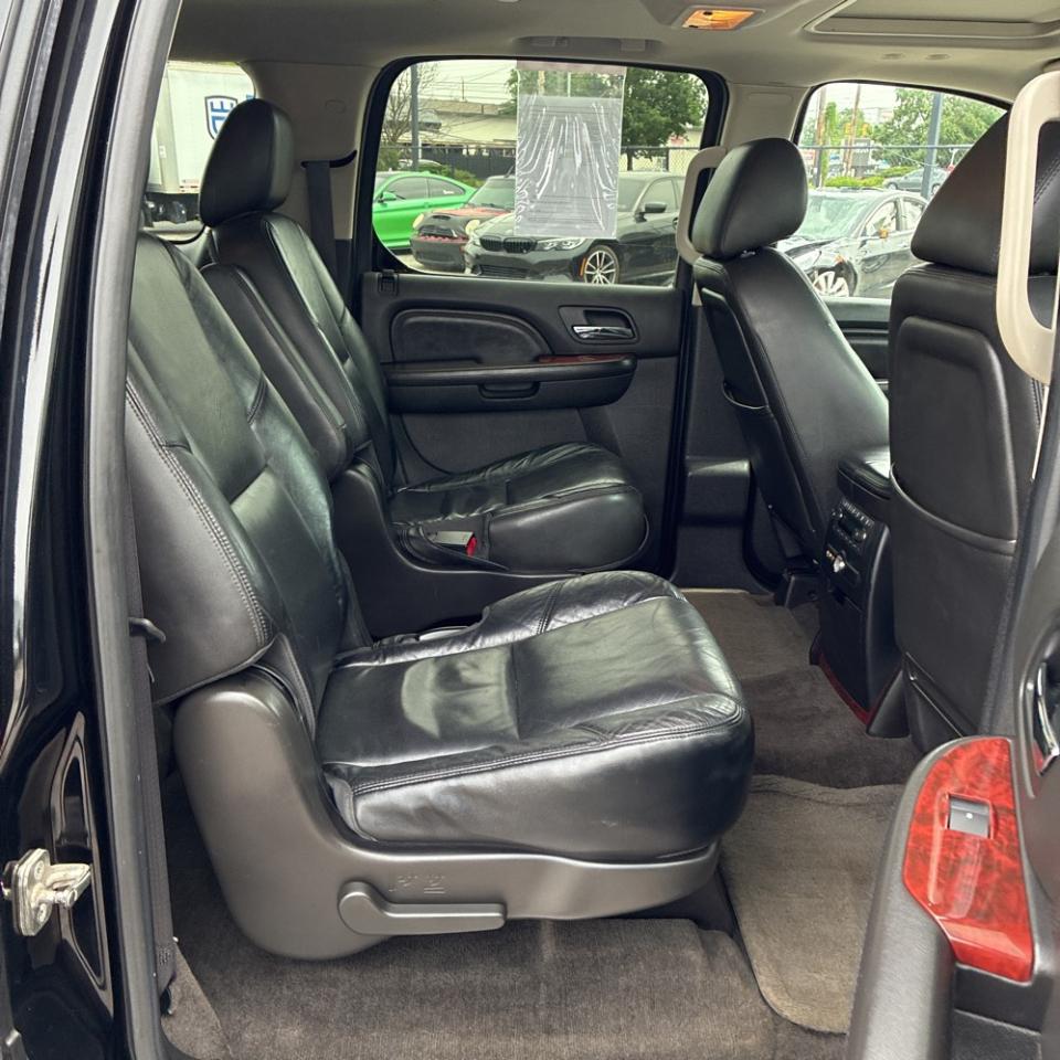 Cadillac Escalade ESV AWD 4dr Luxury 2012