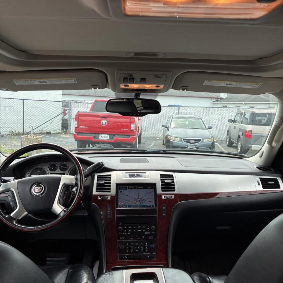 Cadillac Escalade ESV AWD 4dr Luxury 2012