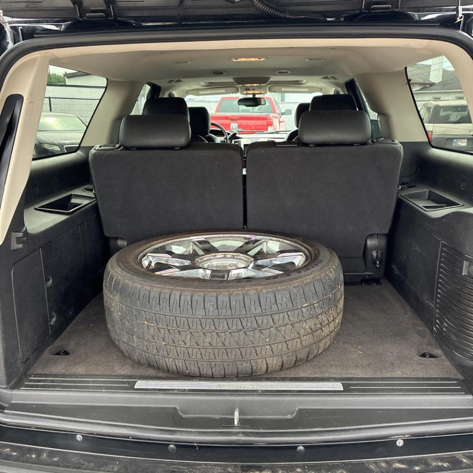 Cadillac Escalade ESV AWD 4dr Luxury 2012