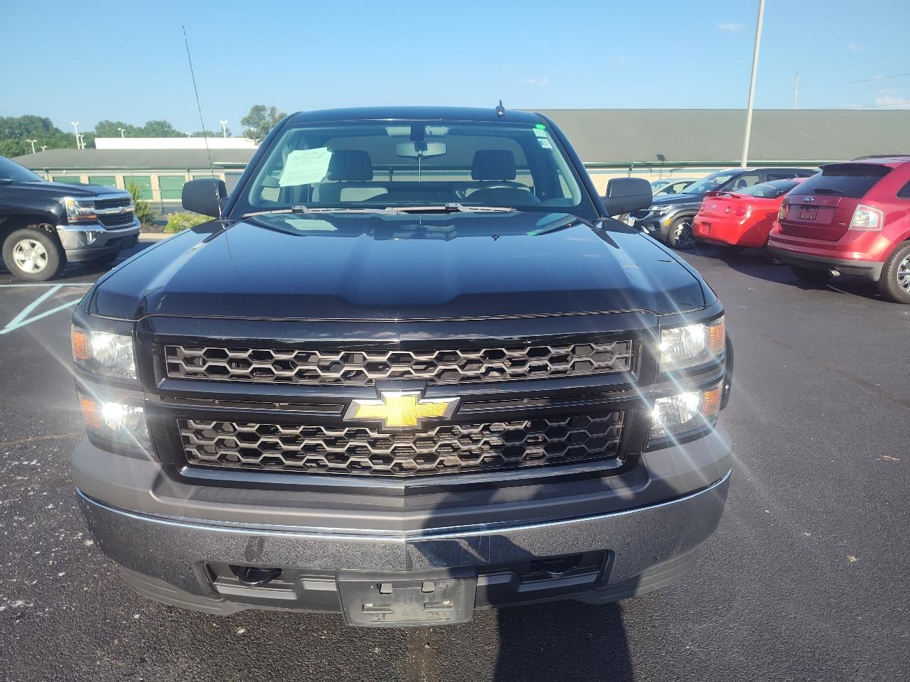 Chevrolet Silverado 1500 4WD Reg Cab 133.0" Work Truck w/2WT 2014