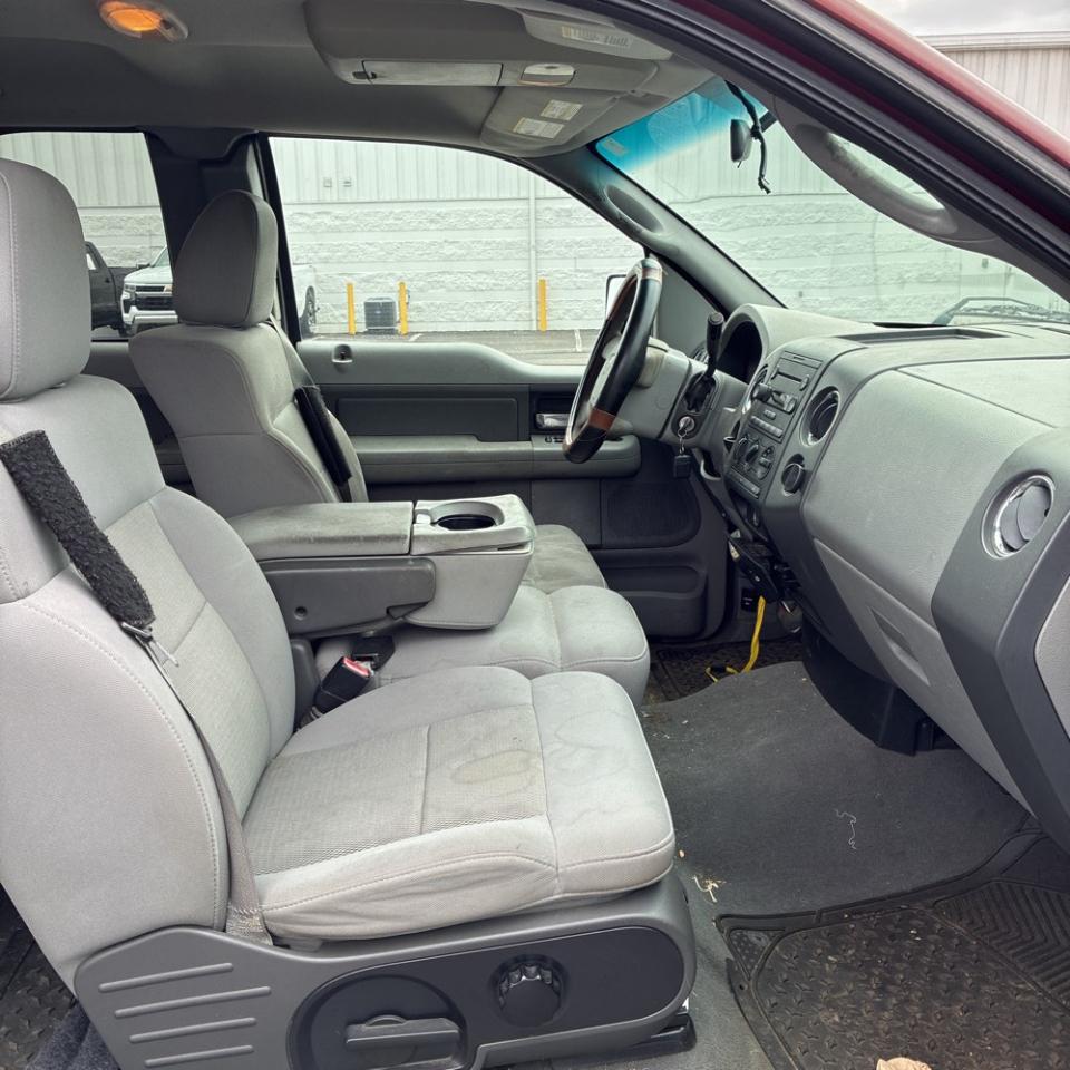 Ford F-150 Supercab 133" XLT 2005