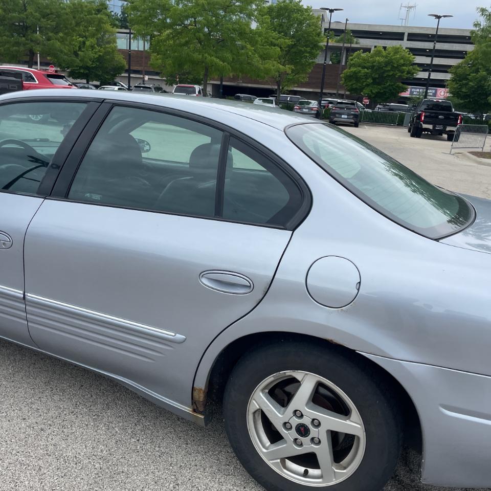 Pontiac Bonneville 4dr Sdn SE 2004