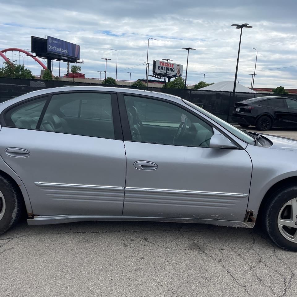 Pontiac Bonneville 4dr Sdn SE 2004