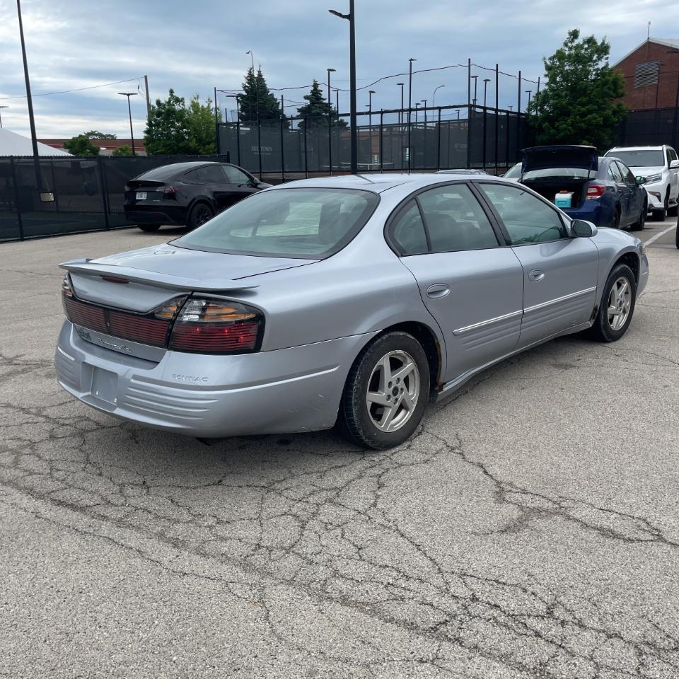 Pontiac Bonneville 4dr Sdn SE 2004