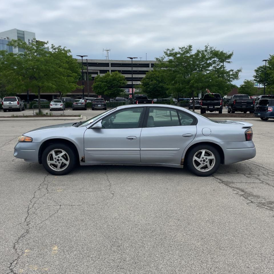 Pontiac Bonneville 4dr Sdn SE 2004