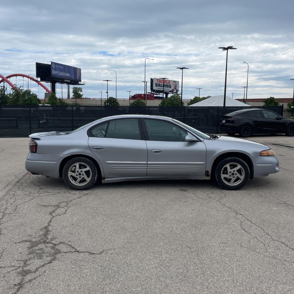 Pontiac Bonneville 4dr Sdn SE 2004