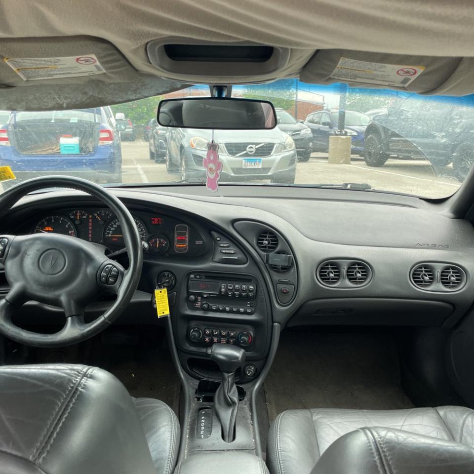 Pontiac Bonneville 4dr Sdn SE 2004