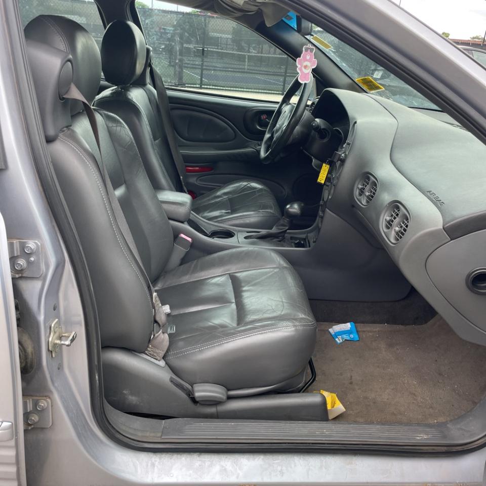 Pontiac Bonneville 4dr Sdn SE 2004