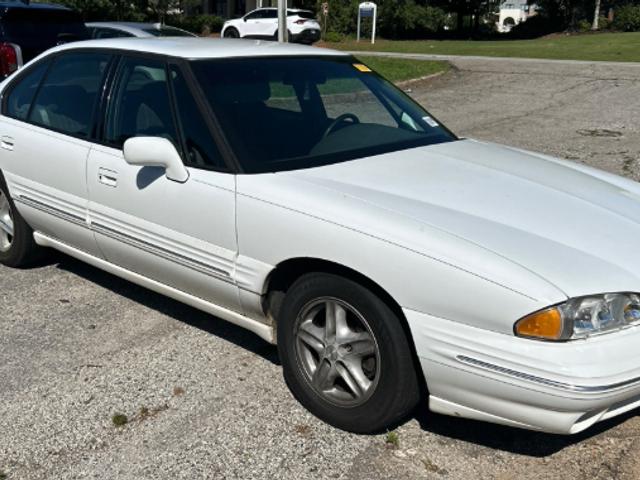 White 1999 Pontiac Bonneville 4 Dr SE Sedan Sedan Front-Wheel Drive Automatic