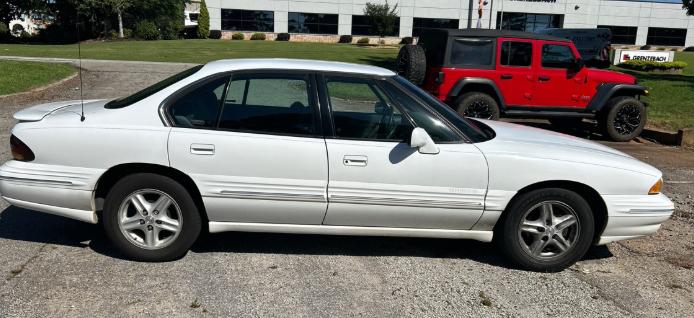 Pontiac Bonneville 4dr Sdn SE 1999