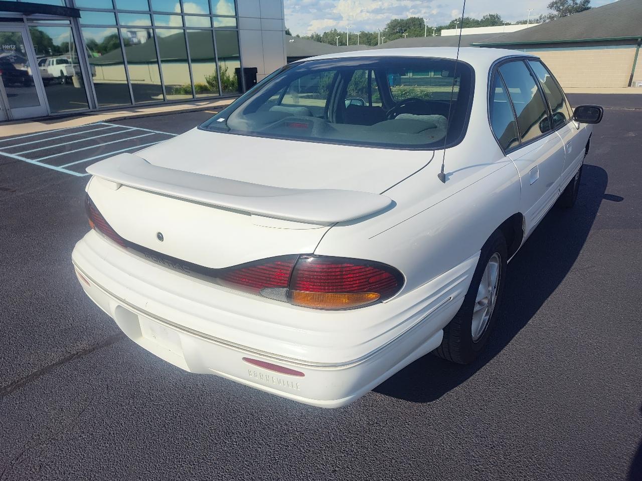 Pontiac Bonneville 4dr Sdn SE 1999