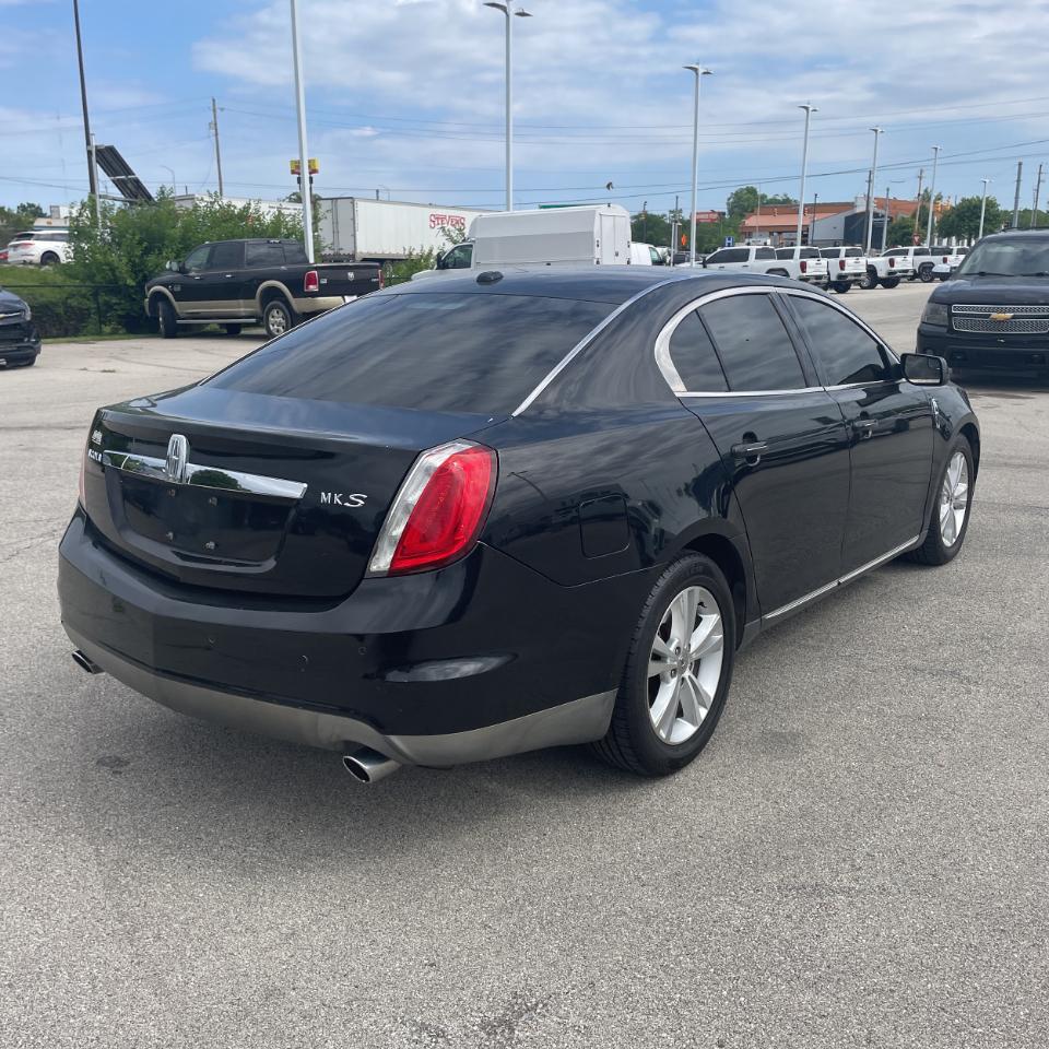 Lincoln MKS 4dr Sdn 3.7L FWD 2010