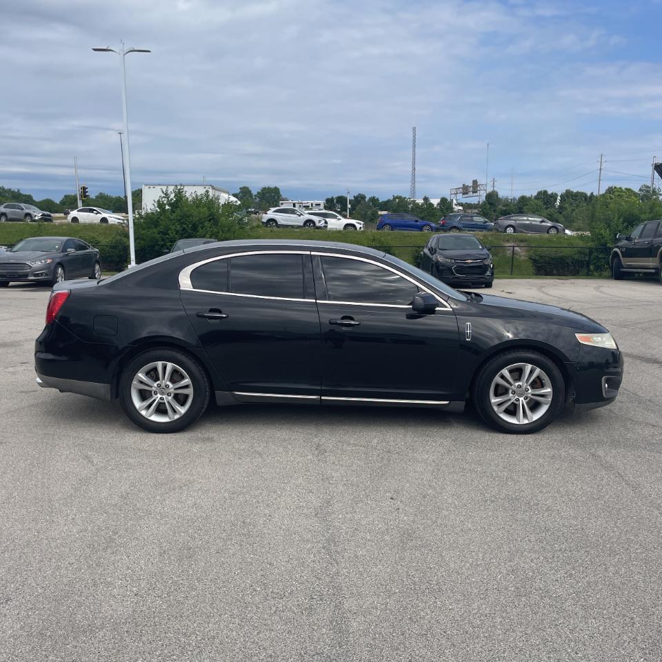 Lincoln MKS 4dr Sdn 3.7L FWD 2010