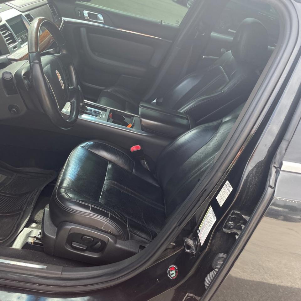 Lincoln MKS 4dr Sdn 3.7L FWD 2010