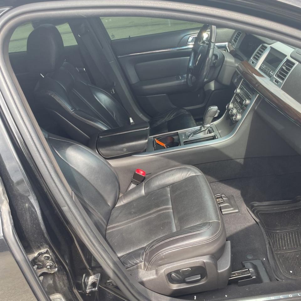 Lincoln MKS 4dr Sdn 3.7L FWD 2010