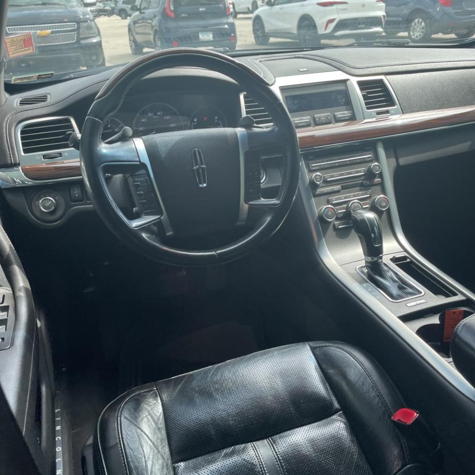 Lincoln MKS 4dr Sdn 3.7L FWD 2010
