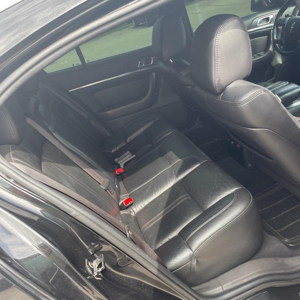 Lincoln MKS 4dr Sdn 3.7L FWD 2010