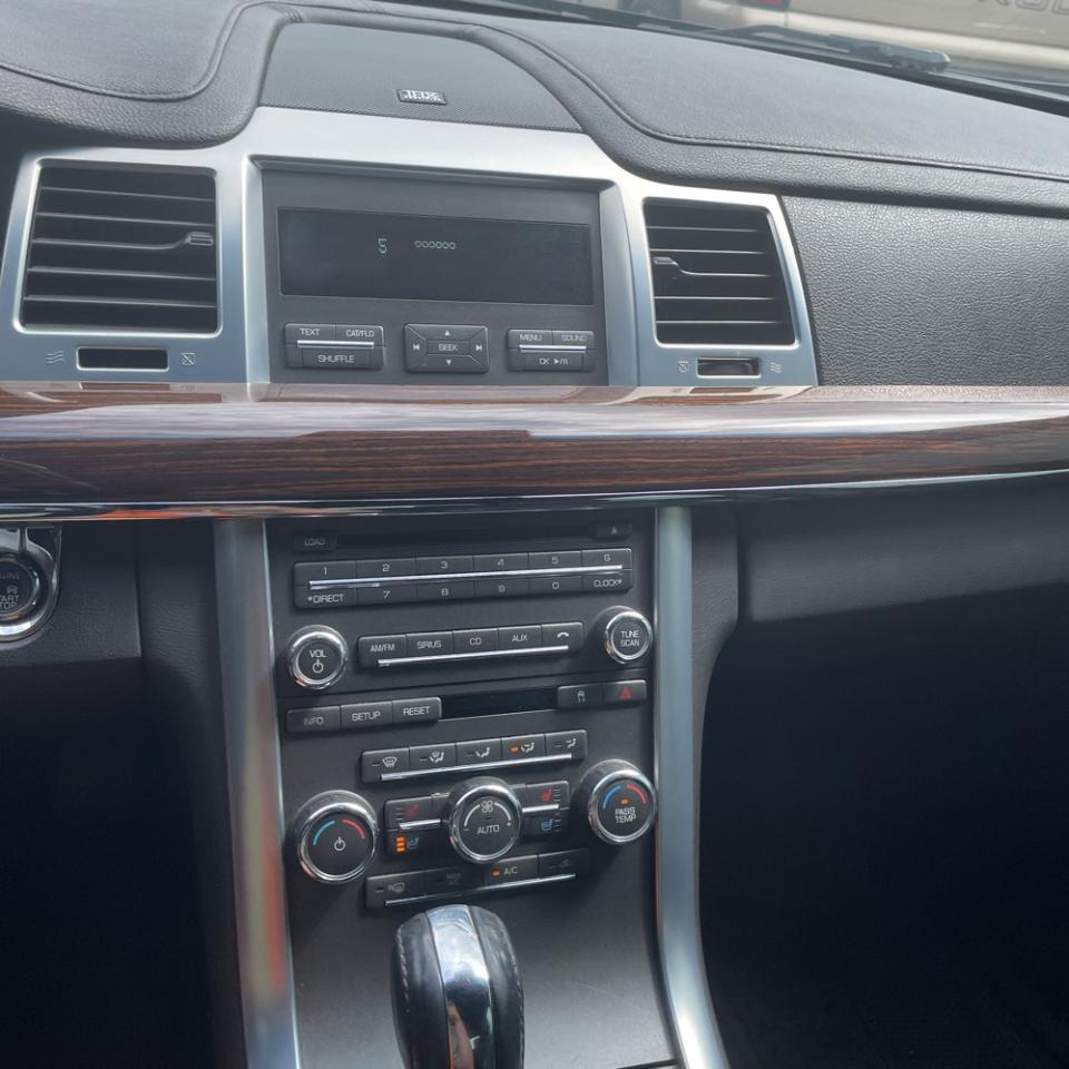 Lincoln MKS 4dr Sdn 3.7L FWD 2010