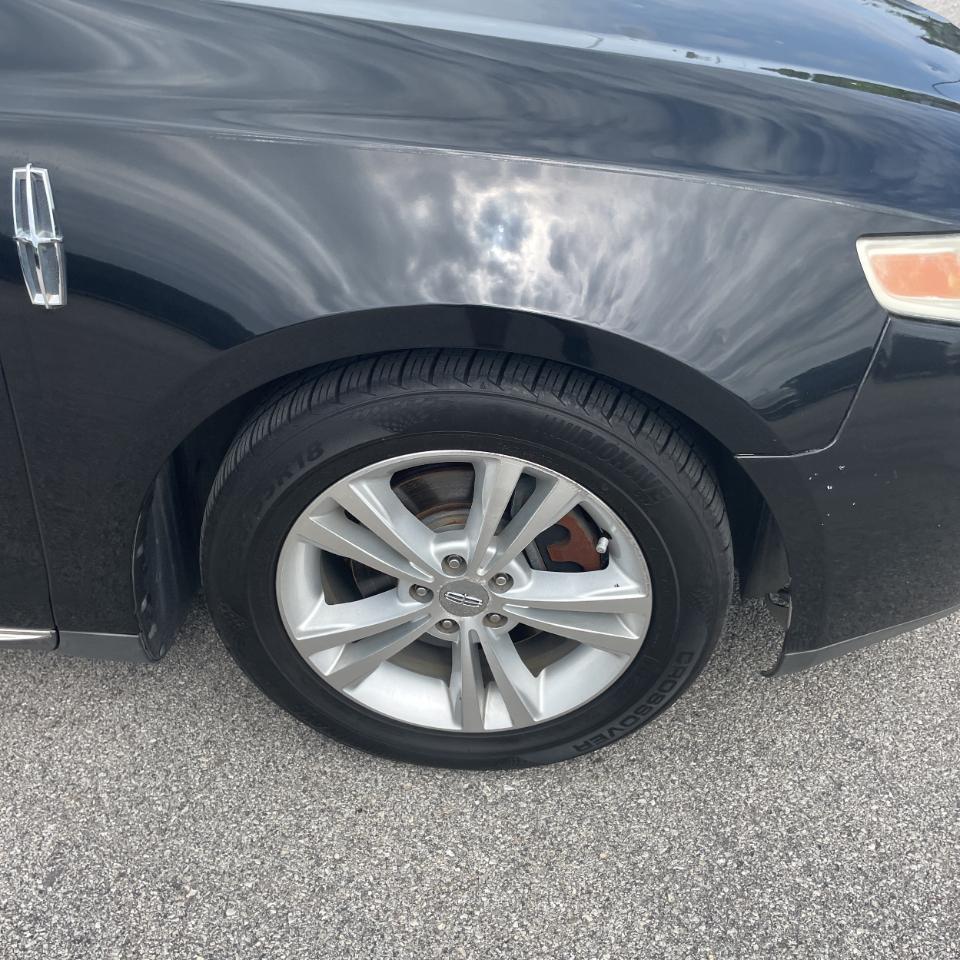 Lincoln MKS 4dr Sdn 3.7L FWD 2010