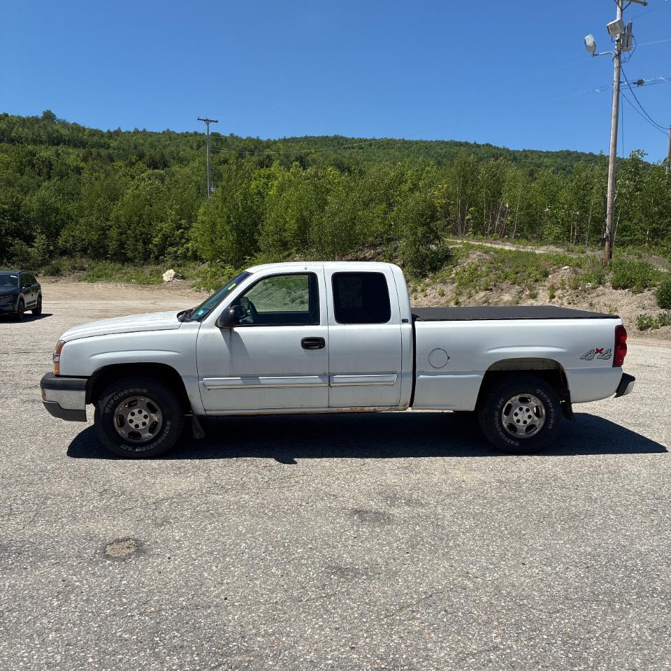 Chevrolet Silverado 1500 Ext Cab 143.5" WB 4WD LS 2003