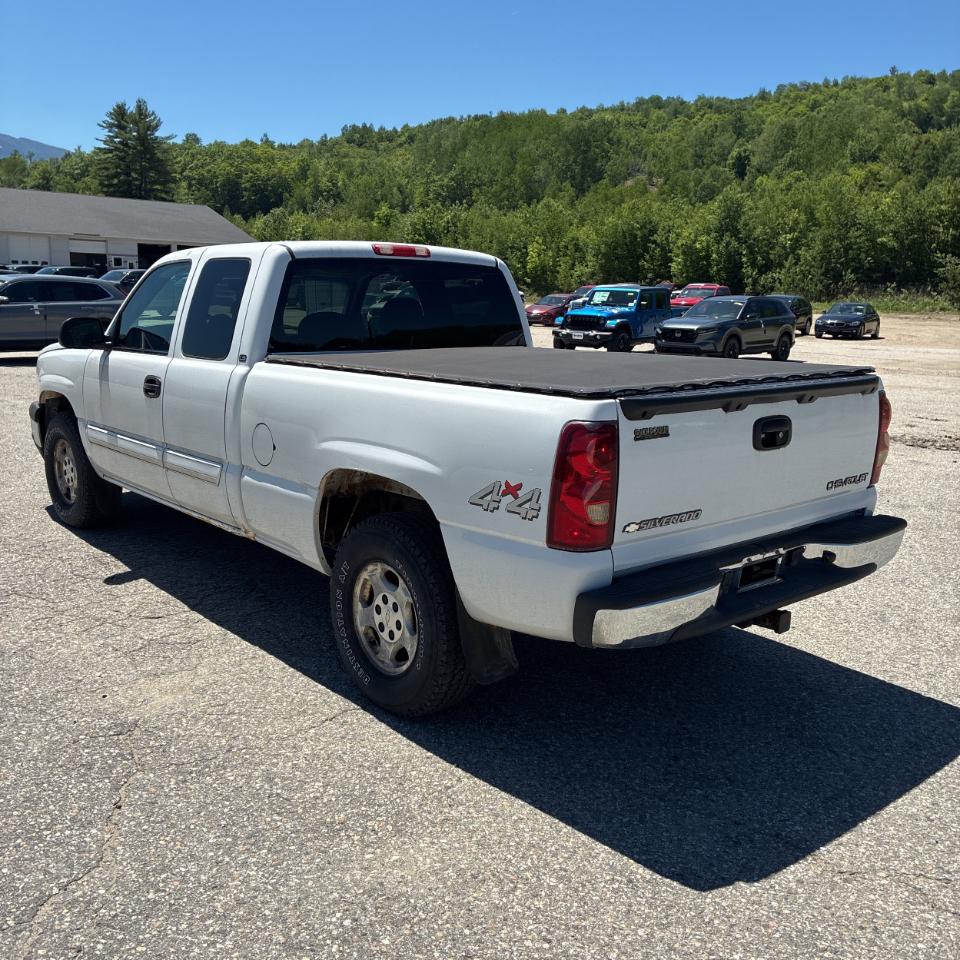 Chevrolet Silverado 1500 Ext Cab 143.5" WB 4WD LS 2003