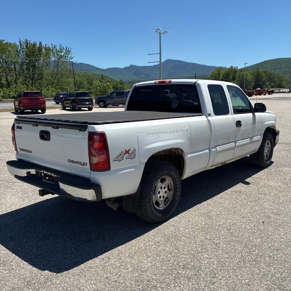 Chevrolet Silverado 1500 Ext Cab 143.5" WB 4WD LS 2003