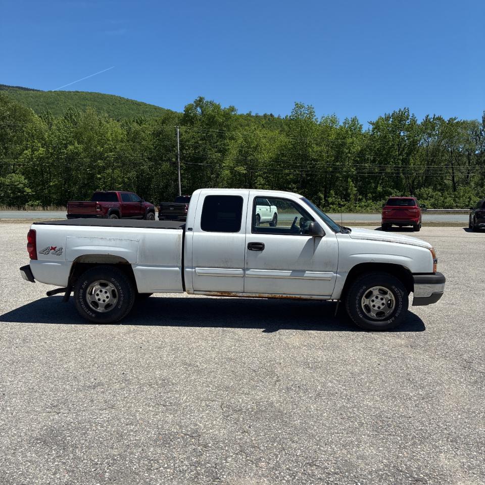 Chevrolet Silverado 1500 Ext Cab 143.5" WB 4WD LS 2003