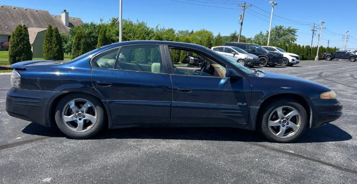 Pontiac Bonneville 4dr Sdn SLE 2002