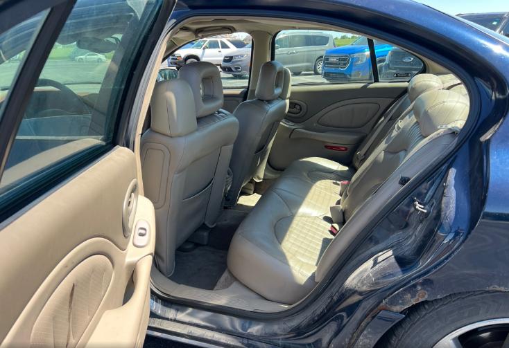 Pontiac Bonneville 4dr Sdn SLE 2002