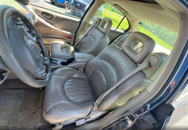 Pontiac Bonneville 4dr Sdn SLE 2002